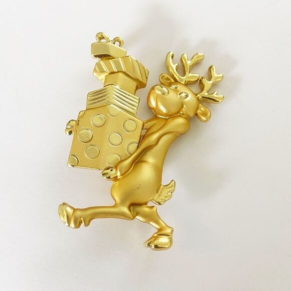 Vintage AJC gold reindeer Christmas present brooch pin - Picture 1 of 5